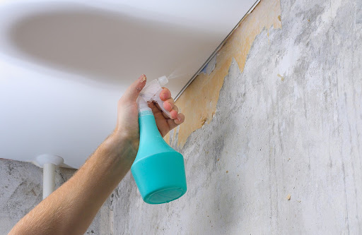 using a water on wallpaper | how to remove wallpaper